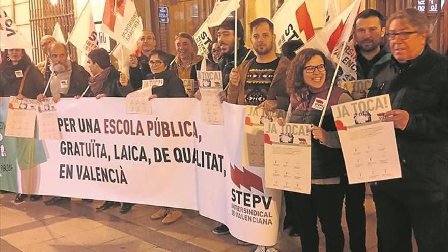 El profesorado presiona a Marzà para pedir mejoras laborales ya