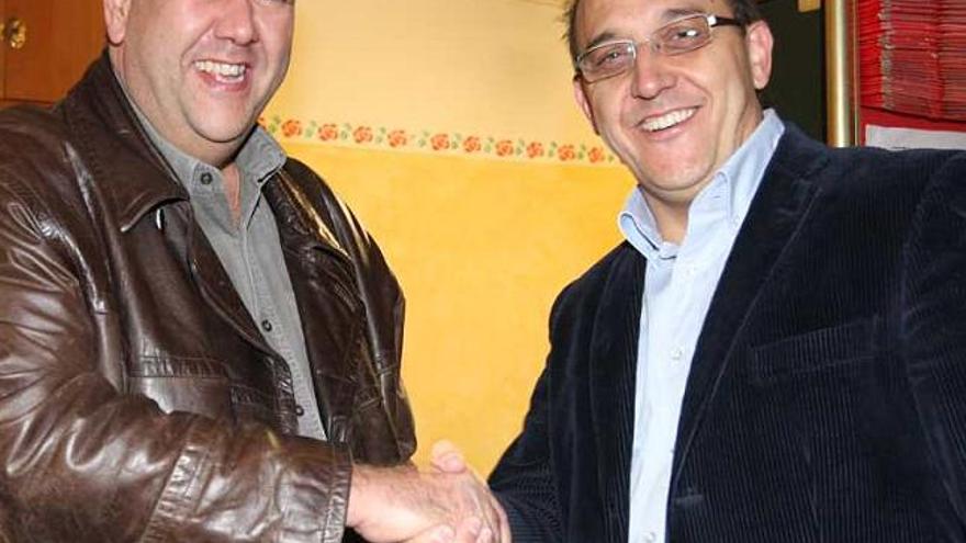 Cervera, a la derecha, junto al ex secretario comarcal Jaime Llinares