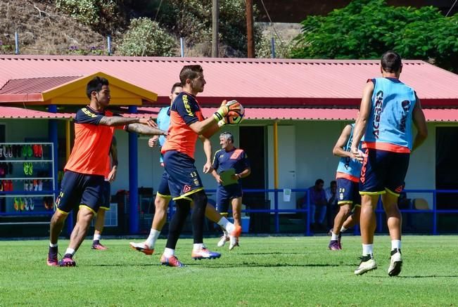 Entrenamiento UD Las Palmas en Barranco Seco ...