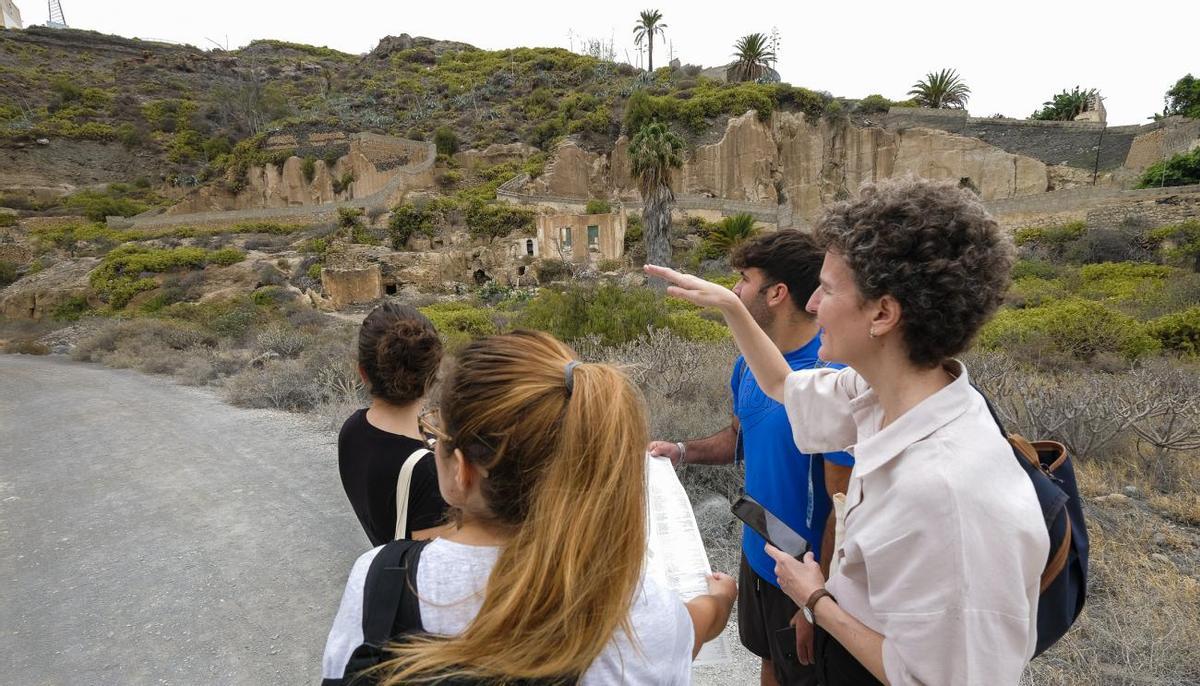 Paseo por el barranco con la nueva app Kleos Guiniguada Paseo por el barranco con la nueva app Kleos Guiniguada