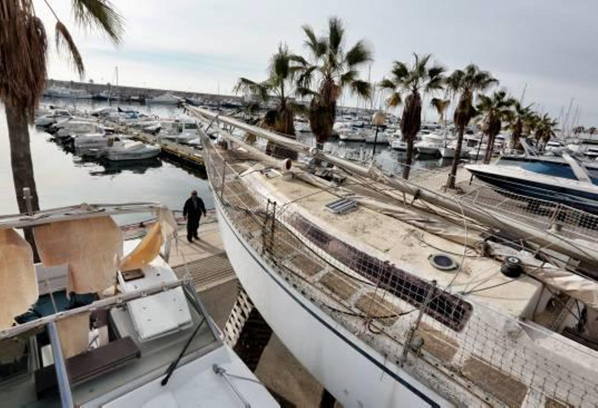 Los clubes náuticos pedirán que el Consell regule la retirada de barcos abandonados