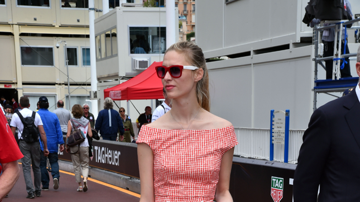 Beatrice Borromeo con mono estampado en look casual