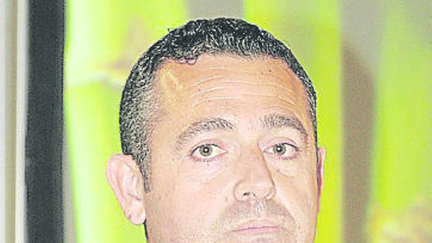 Diego García: «No somos ninguna alternativa de poder, sólo queremos ayudar al Elche»