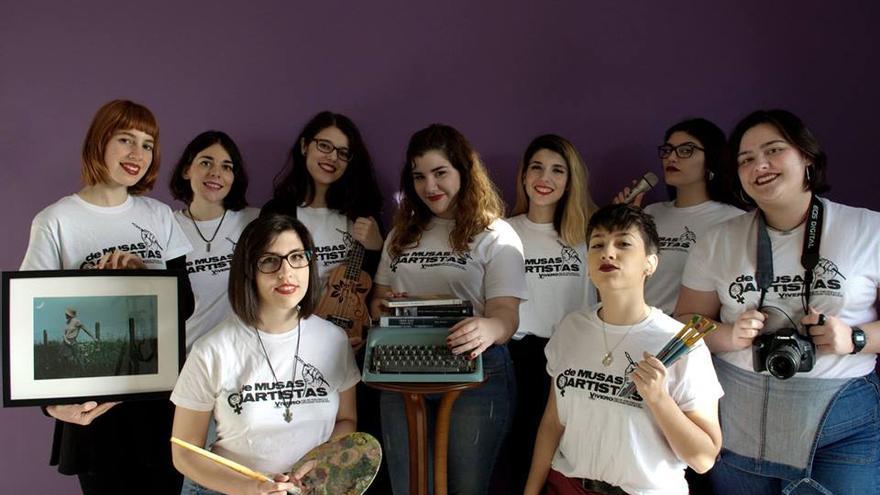 Las protagonistas de la campaña #demusasaartistas que organiza la asociación juvenil El Vivero Cultural de Los Palacios y Villafranca. / Á.R.