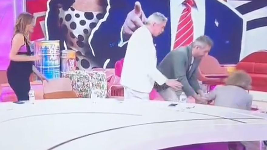 Tremendo susto en &#039;Tardear&#039;: Paloma Barrientos sufre una aparatosa caída en pleno directo
