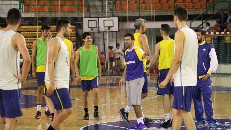 Los jugadores del COB, en el entrenamiento en el Pazo. // Iñaki Osorio