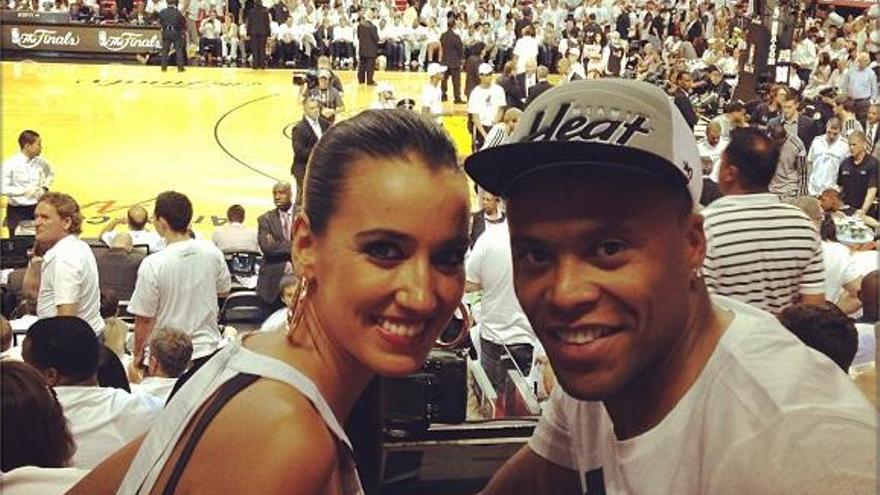 Baptista y su mujer, espectadores de lujo de la NBA