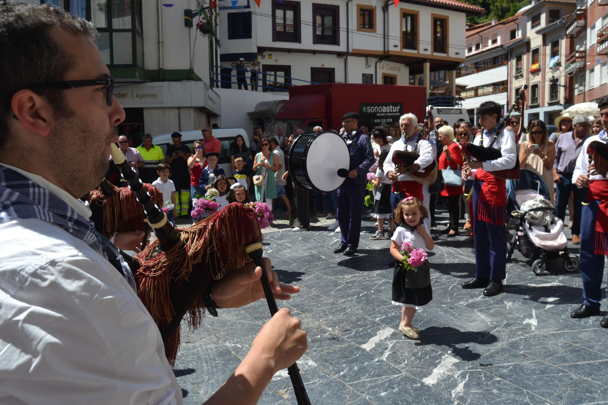 En imágenes: Así festjan los pixuetos s San Pedro en Cudillero