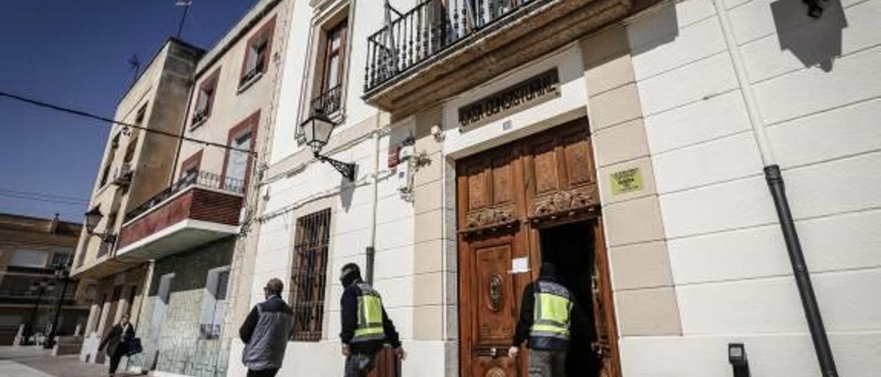 La Policía detectó un desvío de dinero público en favor del exsecretario municipal