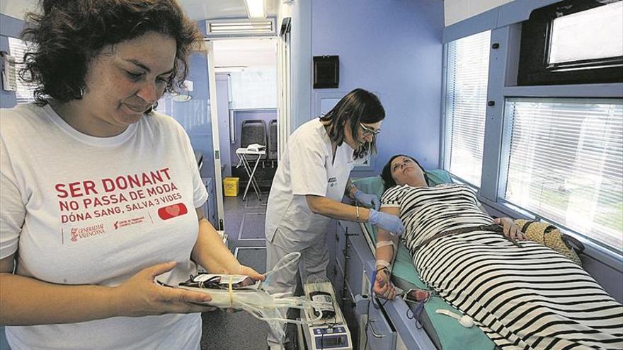 Sanidad llama a donar sangre en verano con un guiño a los jóvenes