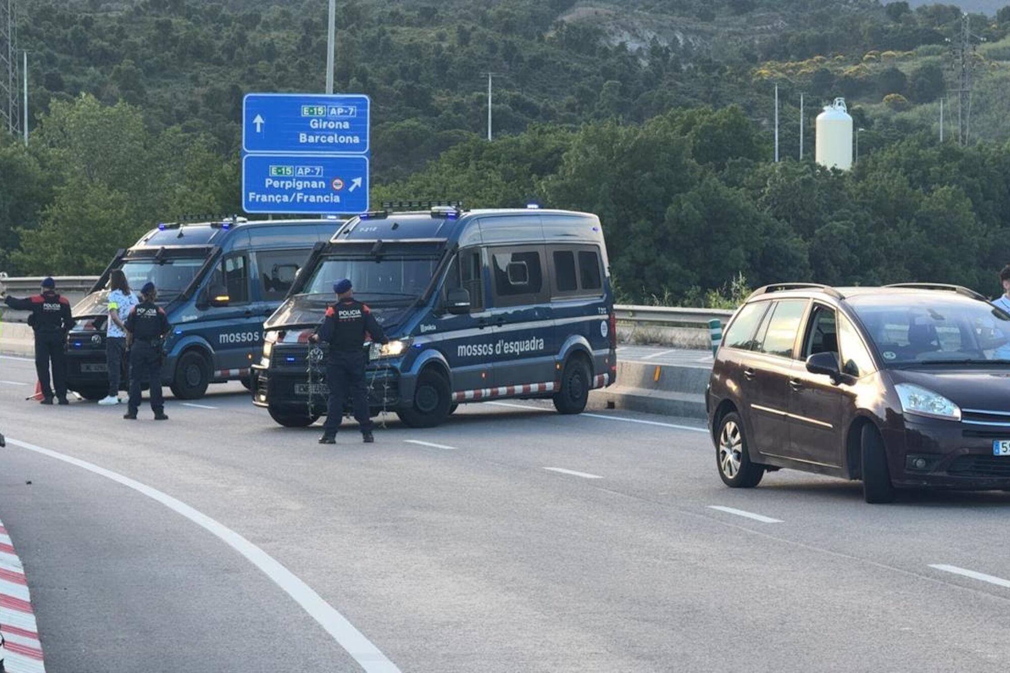 El control en una de les sortides de la Jonquera