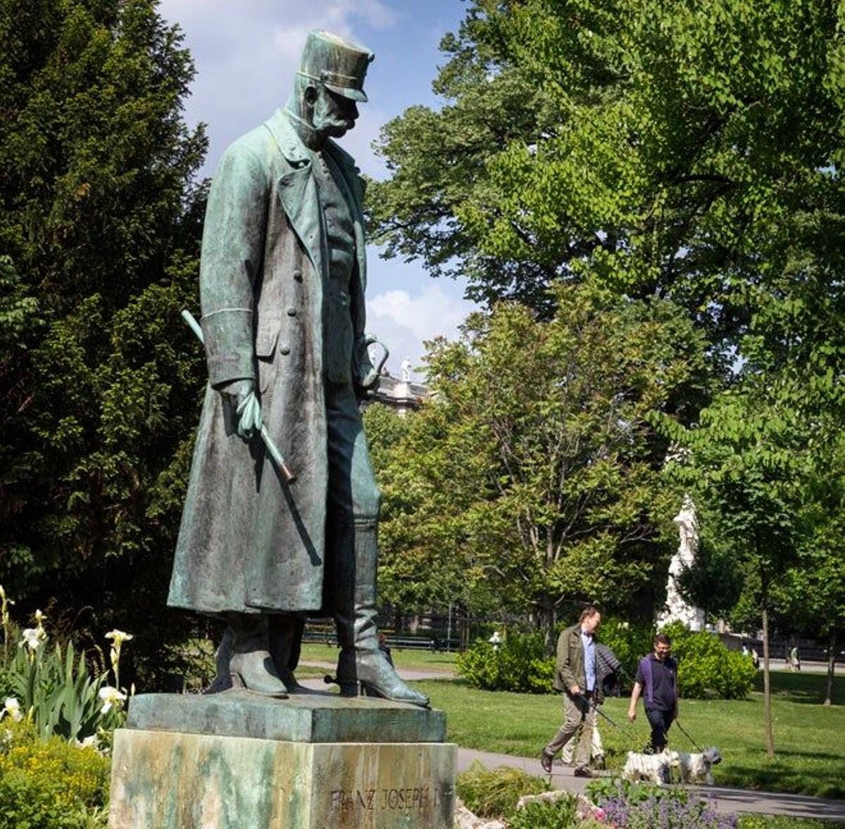 Estatua de Francisco José I de Austria en Burggarten.