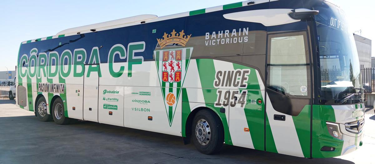 El nuevo autobús oficial del Córdoba CF.