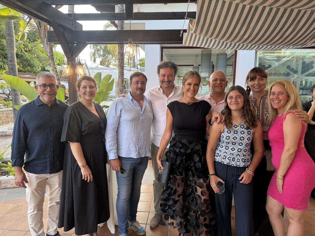 Paco Pascual, María Jesús Lloret, Felipe Esquerdo, Juan José Calvo, Silvia Ausias, Ariadna Lucas, Felipe García, Anne Debrix, Analany Valdés. Paco Pascual, María Jesús Lloret, Felipe Esquerdo, Juan José Calvo, Silvia Ausias, Ariadna Lucas, Felipe García, Anne Debrix, Analany Valdés.