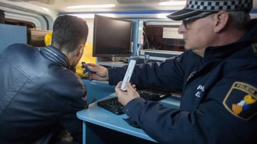 Uno de los controles de drogas de la Policía Local.