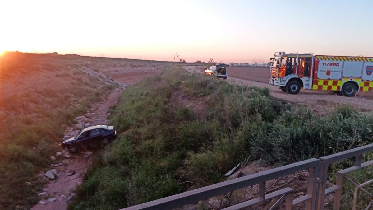 El coche, caído al canal, sin agua