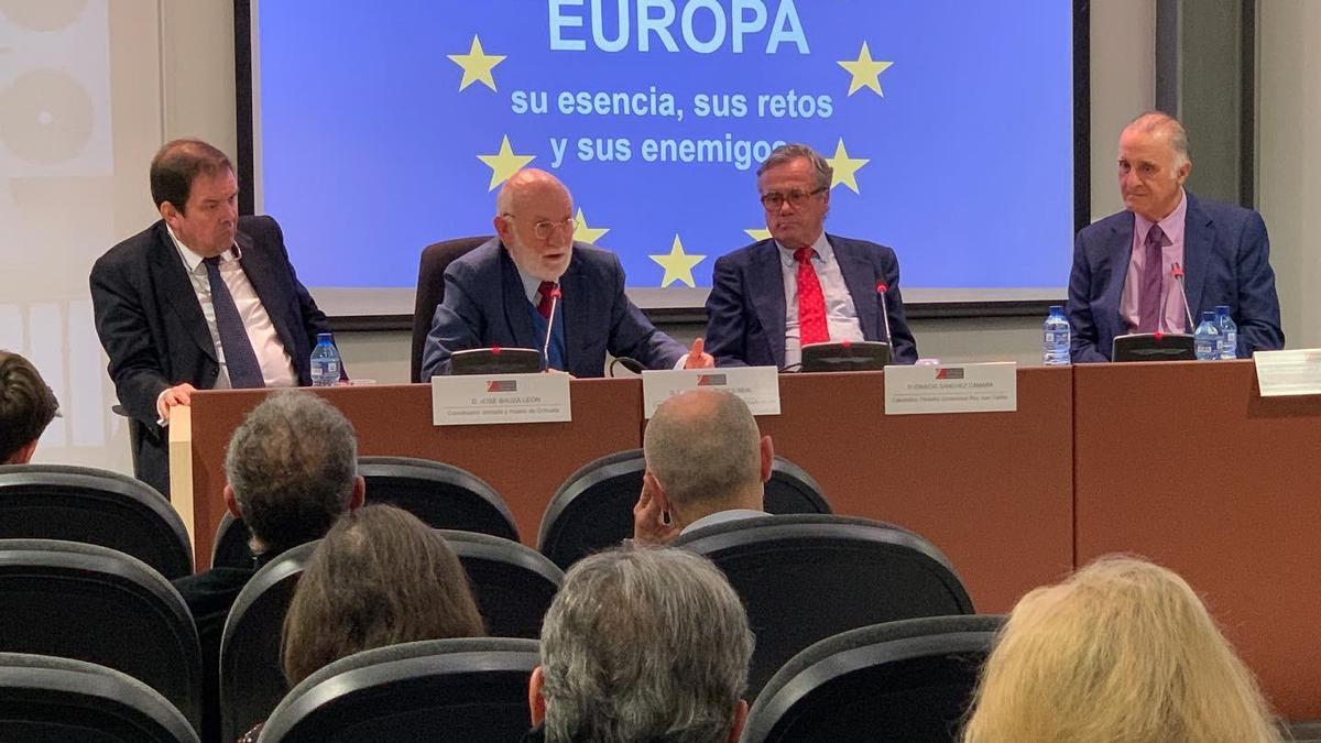 Los participantes en la mesa redonda.