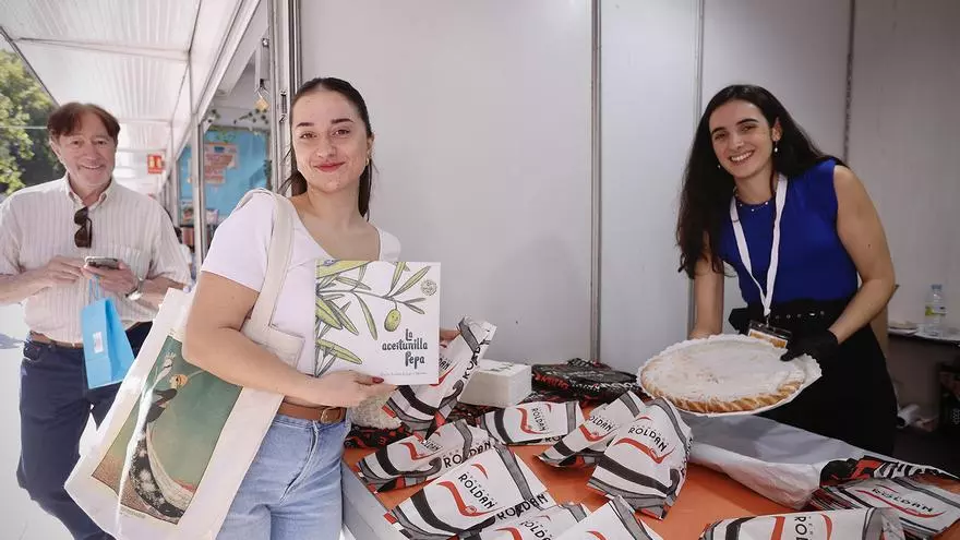 La Feria del Libro celebra San Rafael con pastel cordobés
