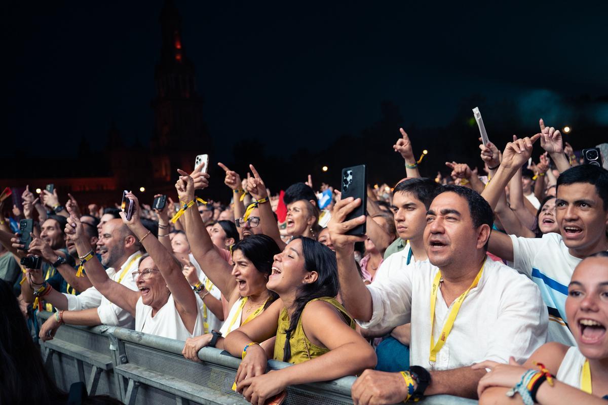 El concierto de Hombres G de Icónica Santalucía Sevilla Fest en imágenes
