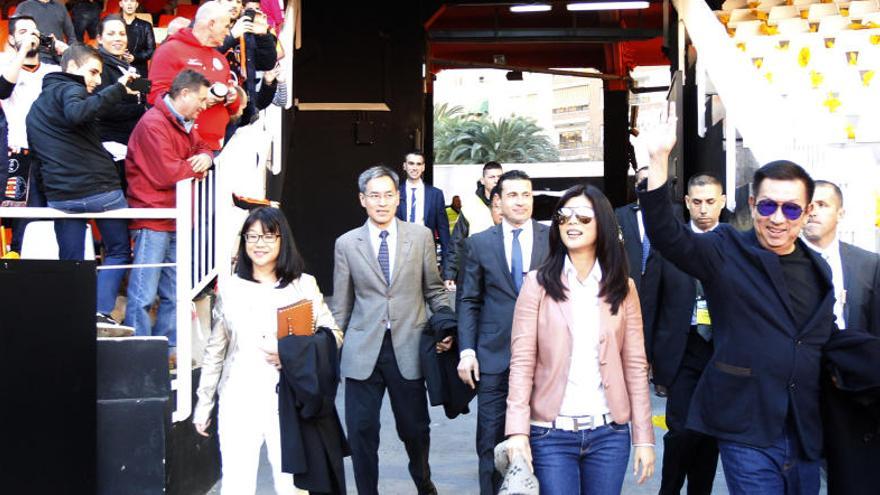 Peter Lim, junto a su esposa Cherie, en la última visita a Valencia con motivo del partido ante el Madrid.