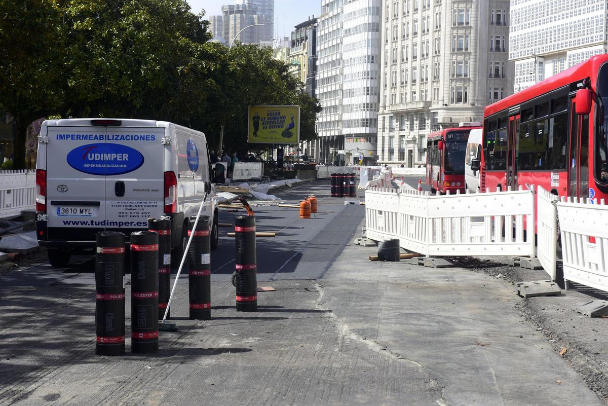 Los operarios trabajaban en la impermeabilización de la zona en la parte en la que continuará el carril bici