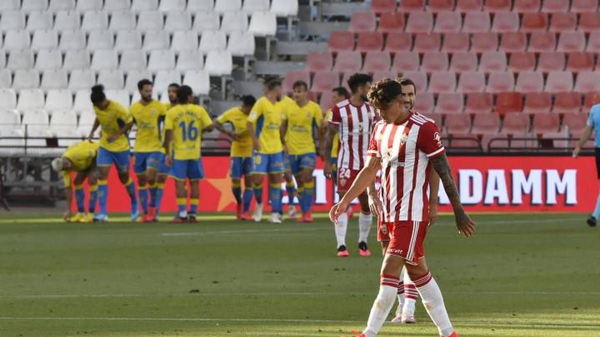 Luego de un empate y una derrota, el Almería no ha podido hacerse con el liderato de la tabla