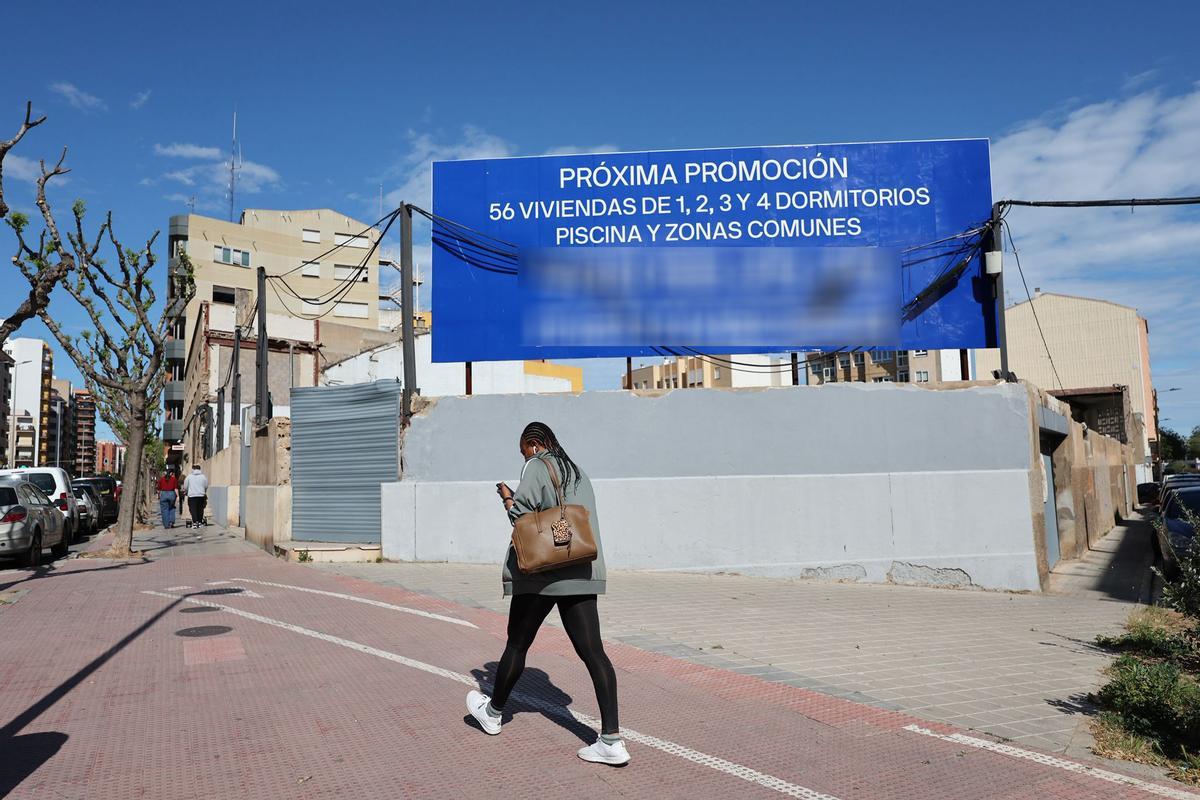Promoción de obra nueva en la avenida Valencia de Castelló, con zonas comunes, como una piscina en la primera planta.