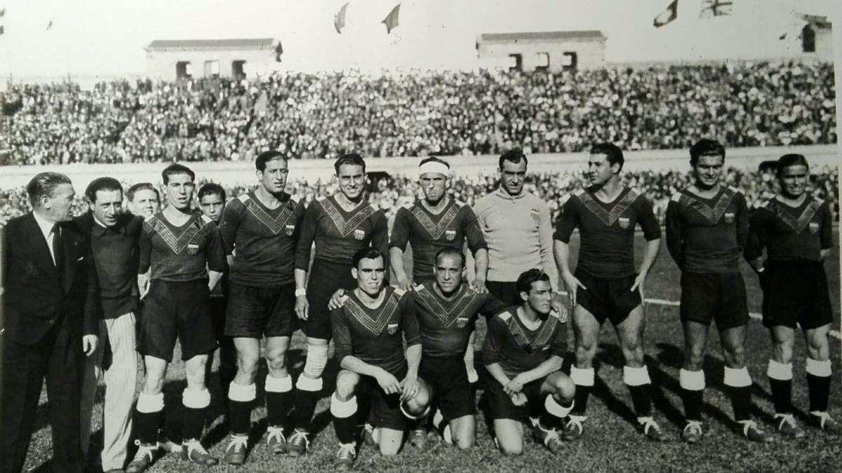 Alineación del Valencia CF en el año 1934, durante la II República.