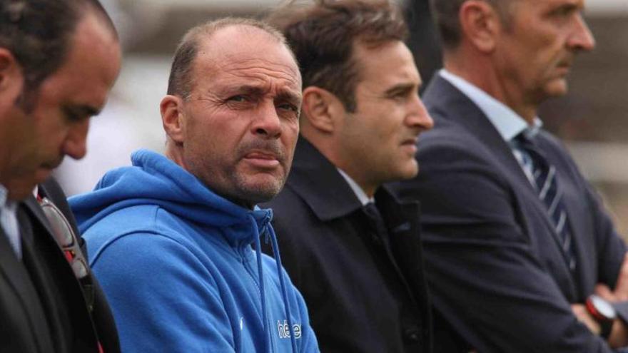 Vicente Mir, antes del partido en Tudela