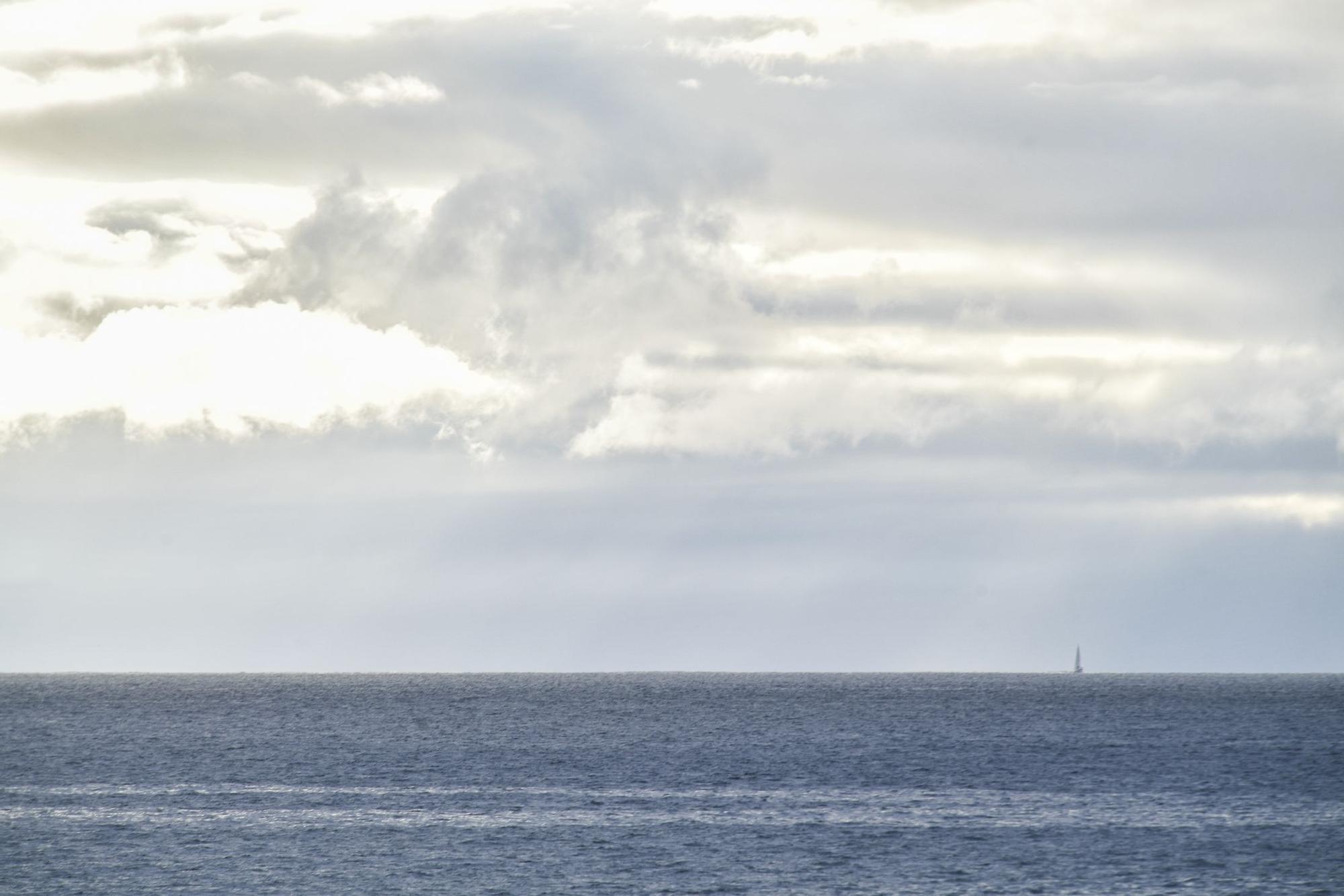 Tiempo con nubes y lluvia en Las Palmas de Gran Canaria (27/12/2021)