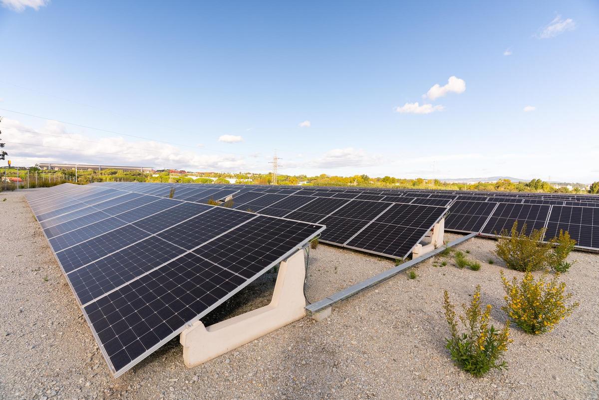 . La planta fotovoltaica    Can Cabanyes II en Granollers es un ejemplo de la apuesta municipal y de la Diputación por las energías renovables.
