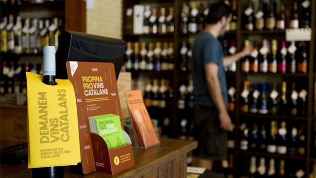 Venda de vins catalans en un celler de Barcelona. Venda de vins catalans en un celler de Barcelona.