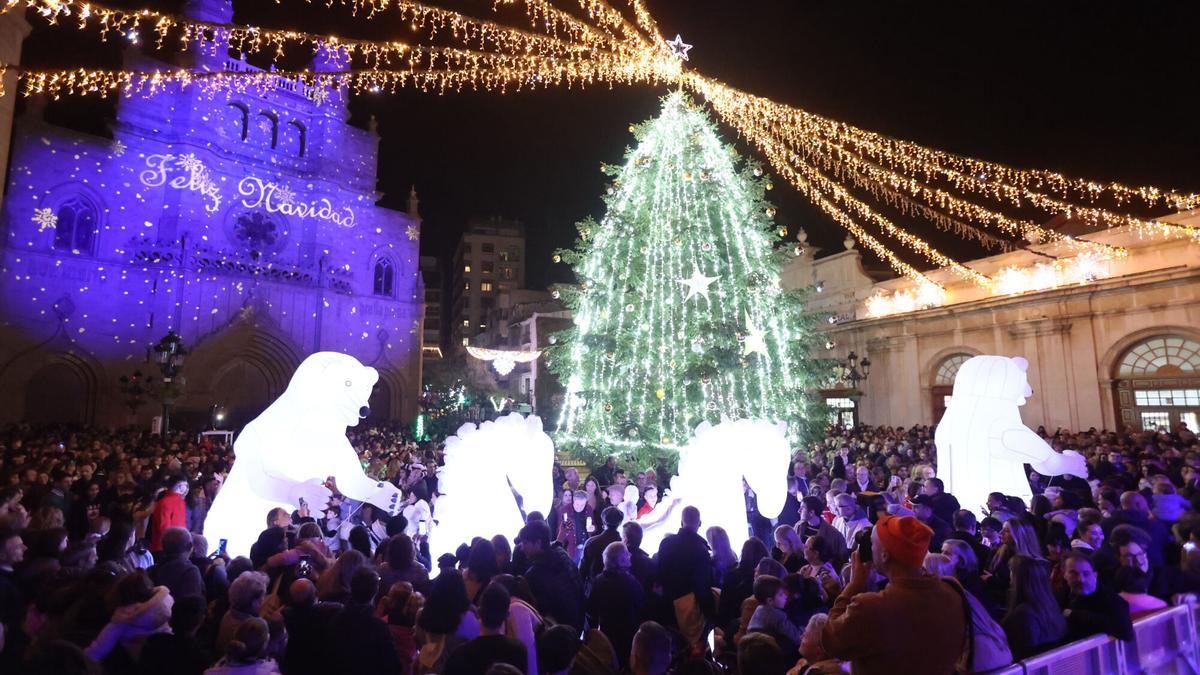 Encendido de las luces de Navidad en la plaza Mayor Foto