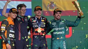 Alonso, tercero en el podio de Brasil, donde ganó Verstappen y Norris fue segundo