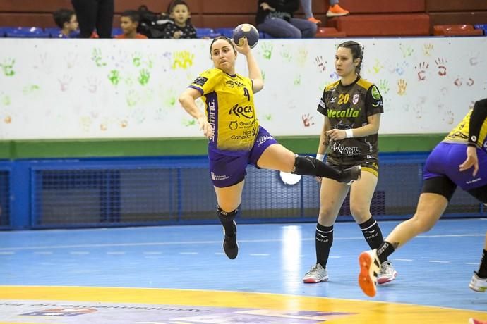 26-02-20 DEPORTES. PABELLON DE LAS REMUDAS. BARRIO DE LAS REMUDAS. TELDE. Partido de balonmano femenino entre el Remudas Rocasa y el Guardés disputado en Pabelloon Antonio Moreno del barrio teldense de Las Remudas.    Fotos: Juan Castro.  | 26/02/2020 | Fotógrafo: Juan Carlos Castro