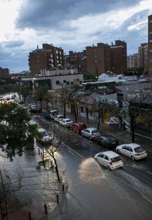 Una fuerte tormenta descarga 13 litros/m2 sobre Alicante en tan solo diez minutos