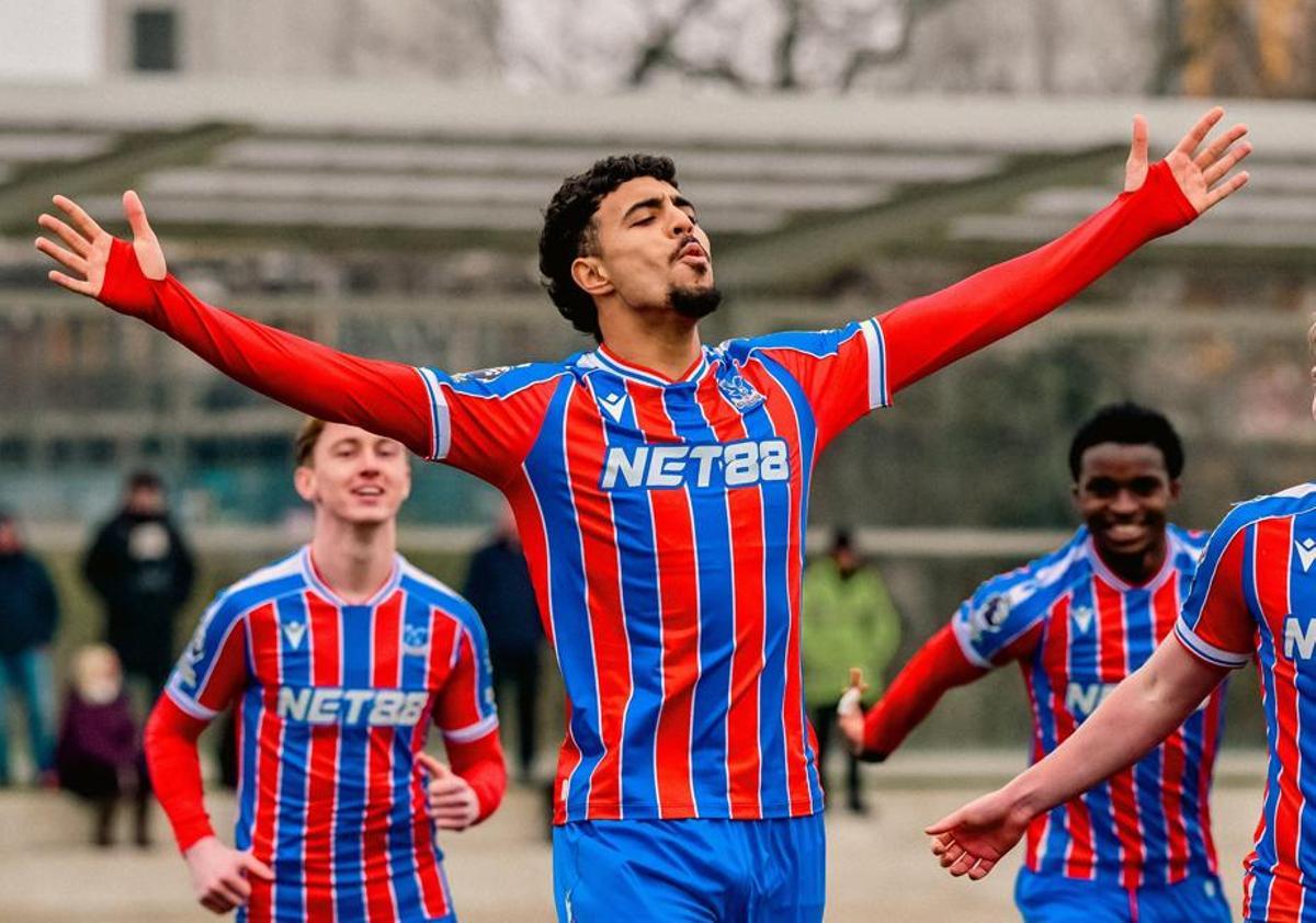 Chadi Riad celebra un gol con el filial del Crystal Palace.