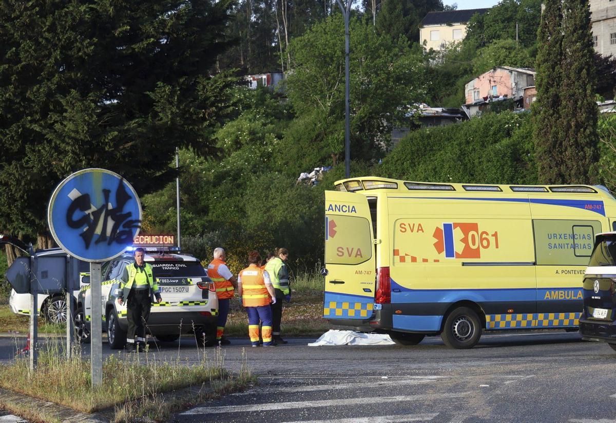 El cadáver apareció en la rotonda de O Vao, a casi 300 metros de donde estaba su coche.