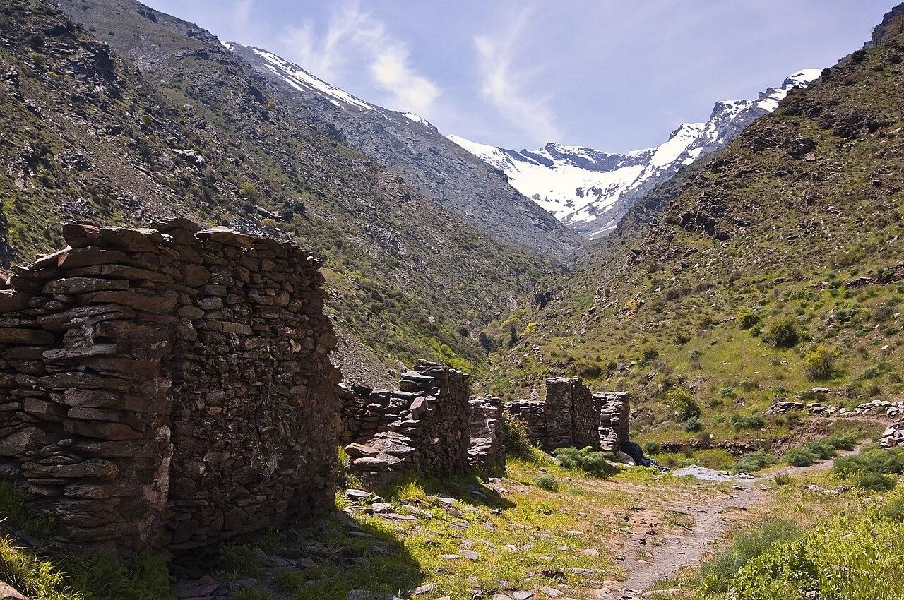 Restos en la Vereda de la Estrella