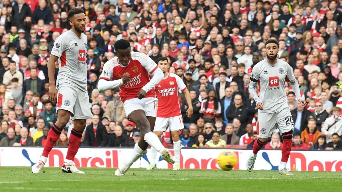 Eddie Nketiah, marcando un gol para el Arsenal durante el partido frente al Sheffield United