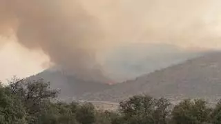 El incendio de Navas de San Antonio obliga a interrumpir una boda y pone en alerta a Los Ángeles de San Rafael