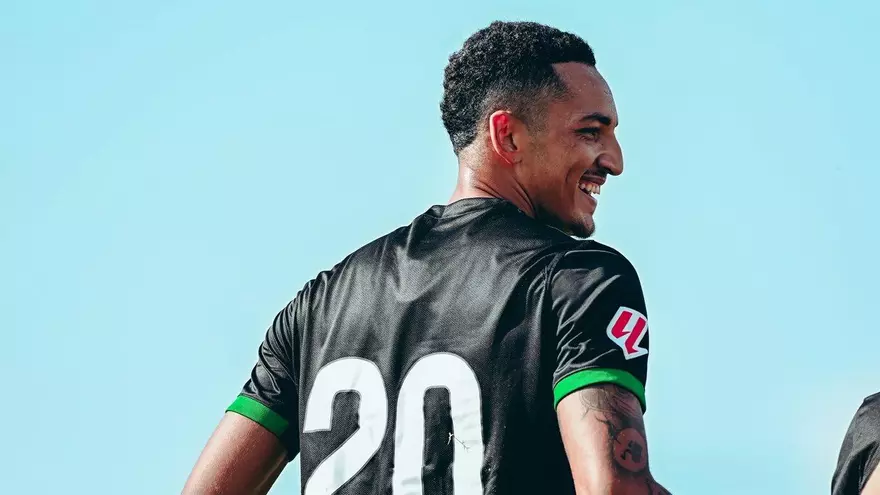 Álvaro Rodríguez se estrena con gol y el Elche gana al Getafe
