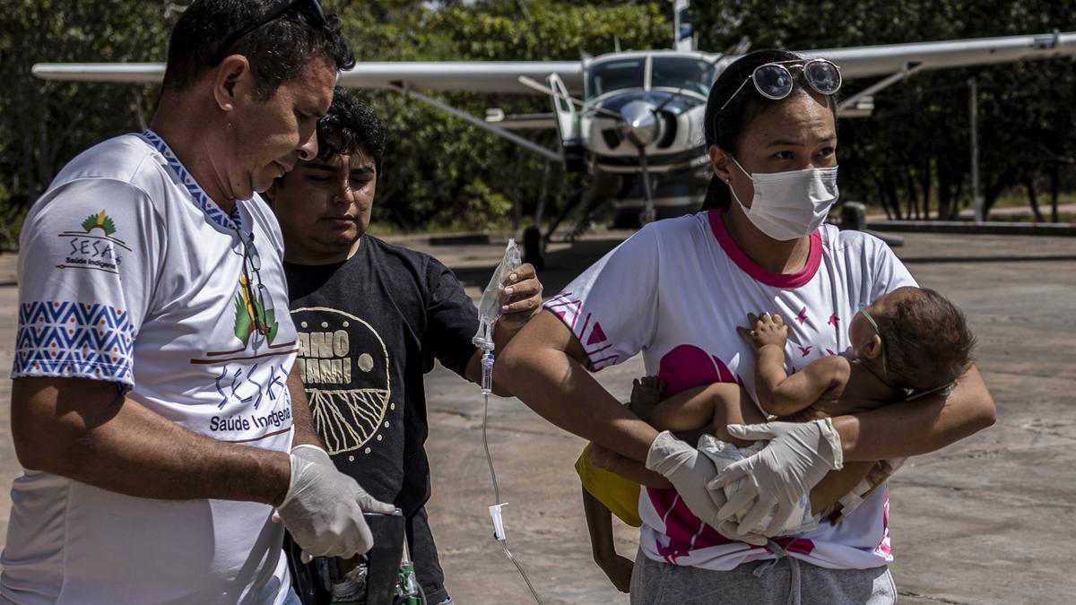 Yanomamis comienzan a ser atendidos en hospital de campaña ante emergencia