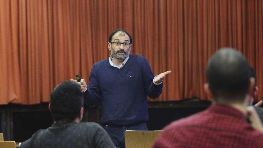 Manuel Isorna, durante su participación en el taller celebrado en el campus. // Iñaki Osorio