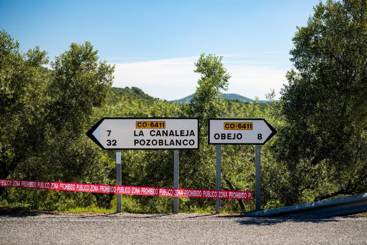 Señalizaciones de tráfico presentes en el itinerario del Rallye Sierra Morena, junto a La Canaleja y Obejo.