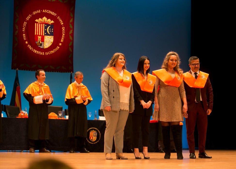 Graduación de alumnos de la Facultad de Económicas