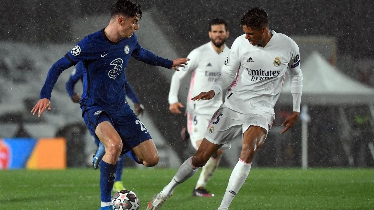 Varane, durante una acción del duelo contra el Chelsea