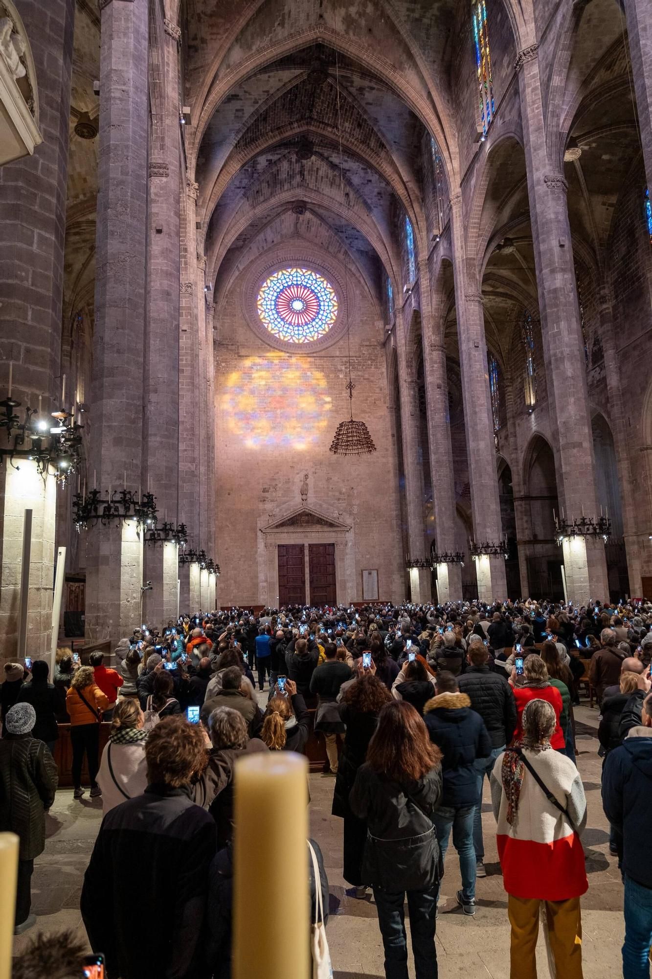 "Magische Acht" in der Kathedrale: Spektakel von Wolken unterbrochen