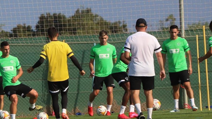 El Elche empieza a tocar balón en Pinatar