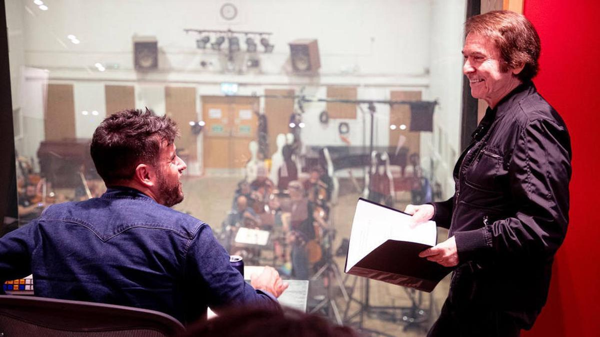 Pablo López y Raphael, durante la grabación de 'Victoria' en Abbey Road